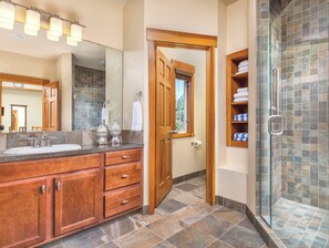 Hair dryer, towels - WorldMark Deer Harbor (Deer Harbor)