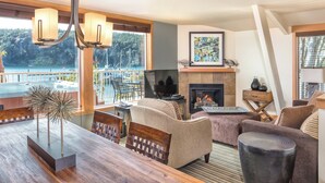 TV, fireplace - WorldMark Deer Harbor (Deer Harbor)