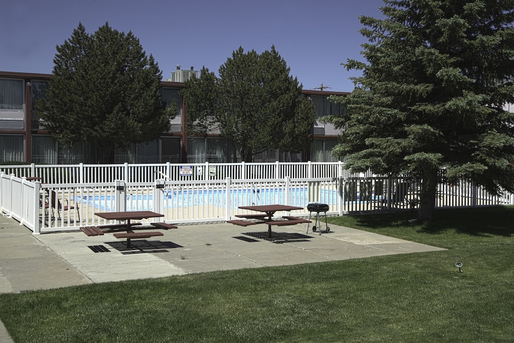 Econo Lodge image