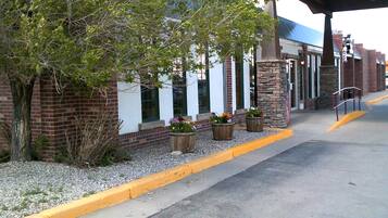 Pintu masuk properti