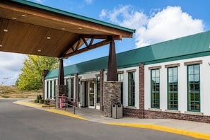 Front of property - Motel 6 Rawlins, WY (Rawlins)