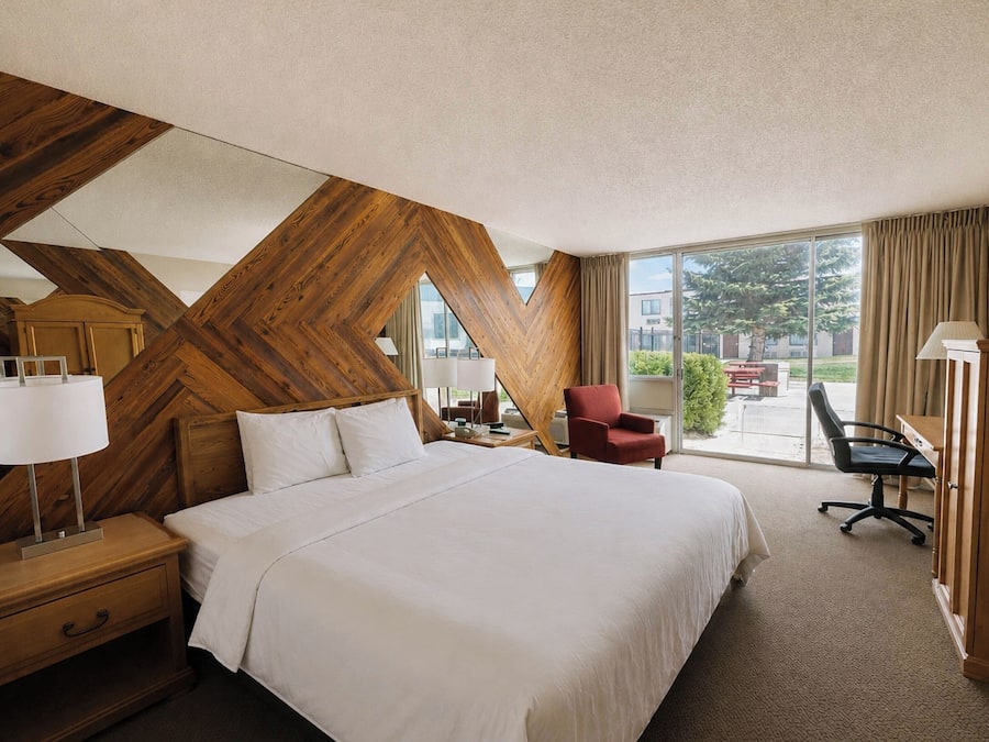Room, 1 King Bed, Non Smoking (Refrigerator, Microwave) | Desk, laptop workspace, blackout curtains, soundproofing
