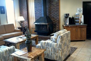 Lobby sitting area - Econo Lodge Rawlins (Rawlins)