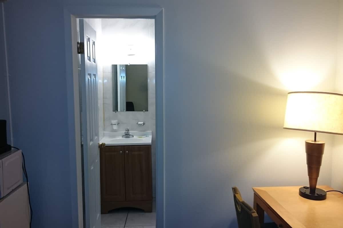 Chambre, 2 lits doubles, non-fumeur, réfrigérateur et four à micro-ondes
