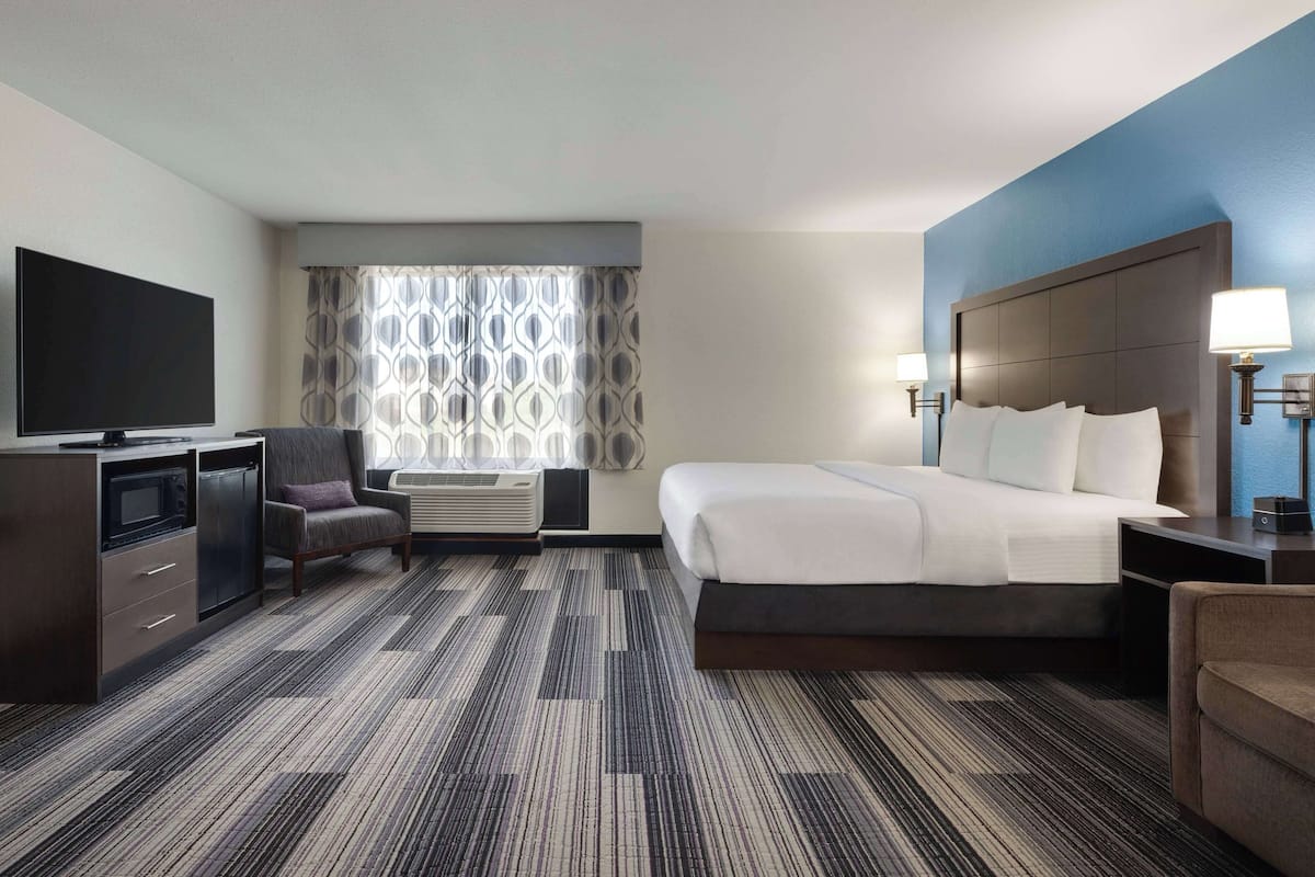 1 bedroom, premium bedding, pillow-top beds, in-room safe