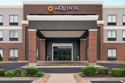 La Quinta Inn & Suites by Wyndham Springfield Airport Plaza