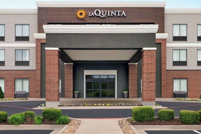 La Quinta Inn & Suites by Wyndham Springfield Airport Plaza