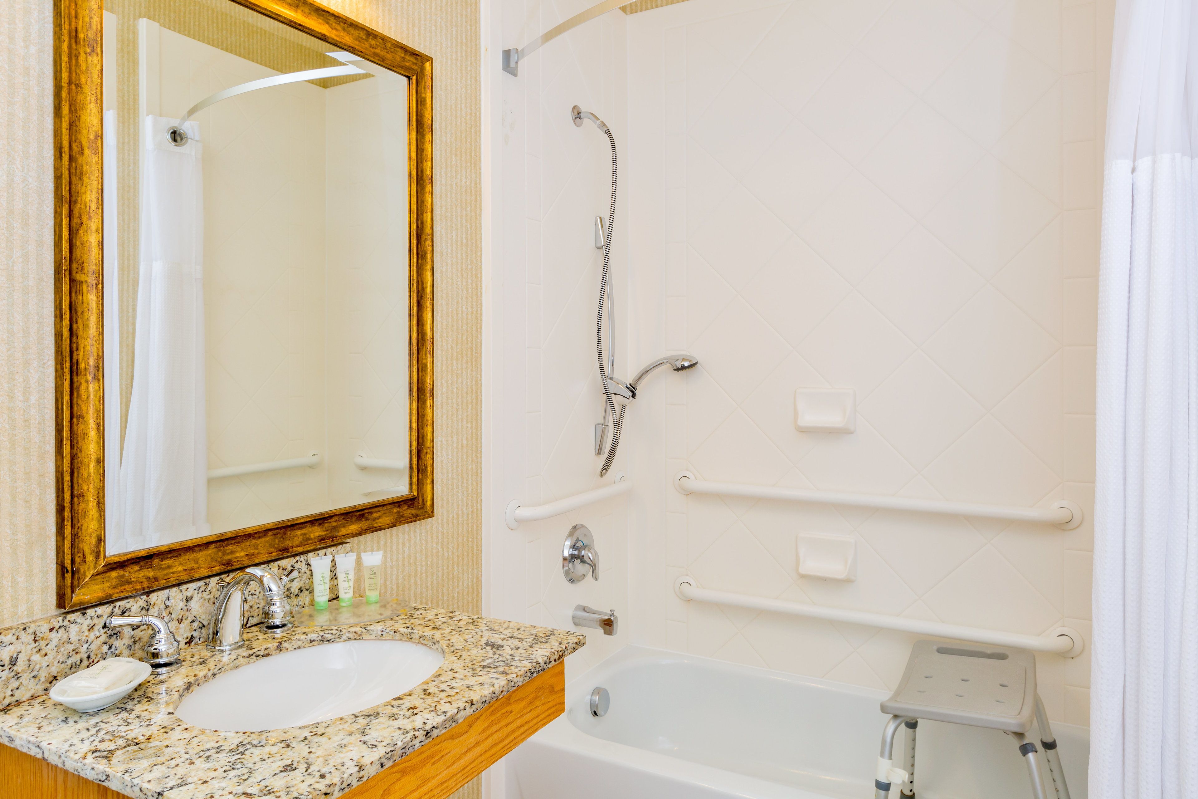 suite, 1 bedroom, accessible, kitchen (mobil, tub) | bathroom | combined shower/bathtub, hair dryer, towels