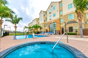 Outdoor pool - Staybridge Suites Brownsville by IHG (Brownsville)
