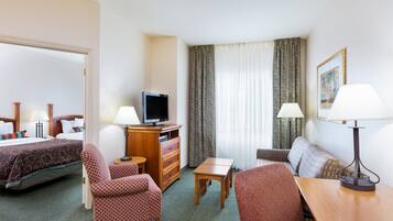 1 habitación, caja de seguridad en la habitación y escritorio