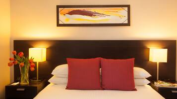 Deluxe Room, 1 King Bed | Blackout drapes, iron/ironing board, free WiFi, bed sheets