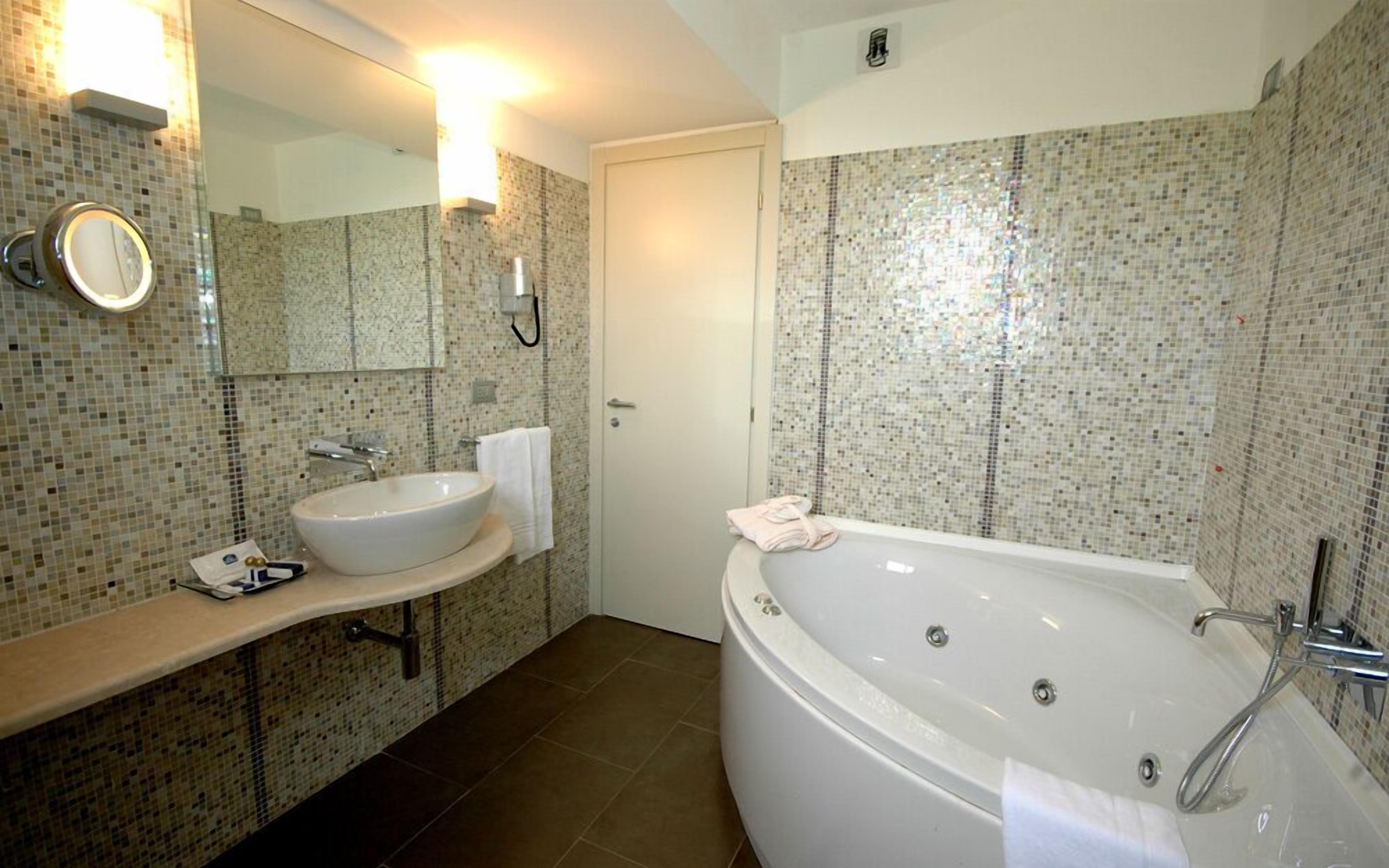 junior suite | minibar, in-room safe, desk, iron/ironing board