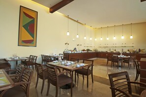 Se ofrece un desayuno bufé todos los días (por un coste adicional)