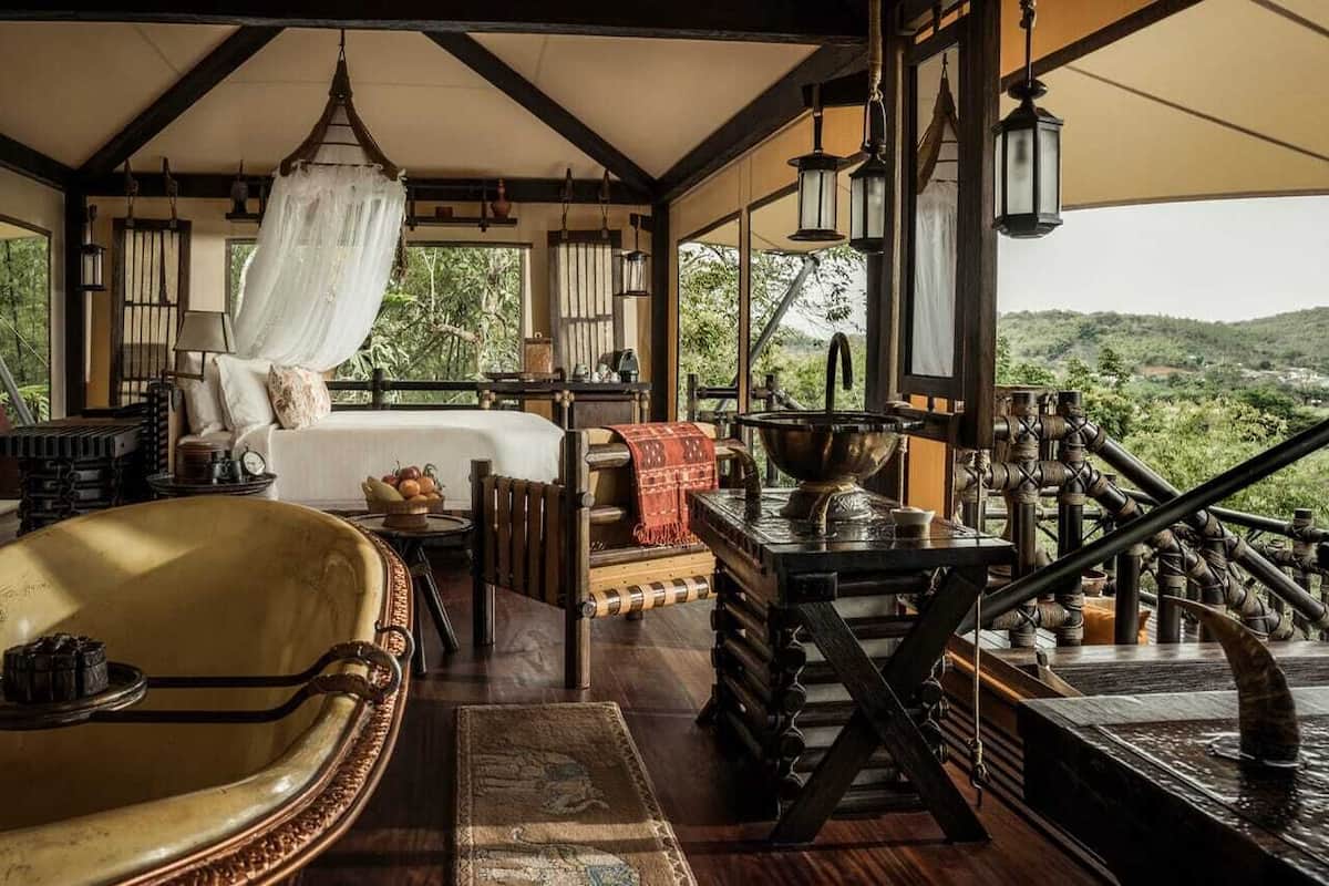 Telt, 1 kingsize-seng (Mekong) | Allergitestet sengetøy, minibar, safe på rommet og skrivebord