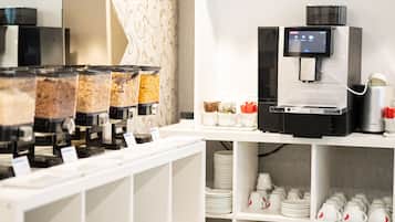 Morgunverðarhlaðborð daglega (11 EUR á mann)