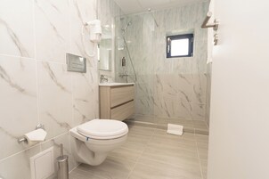 Bañera con ducha, cabezal de ducha tipo lluvia