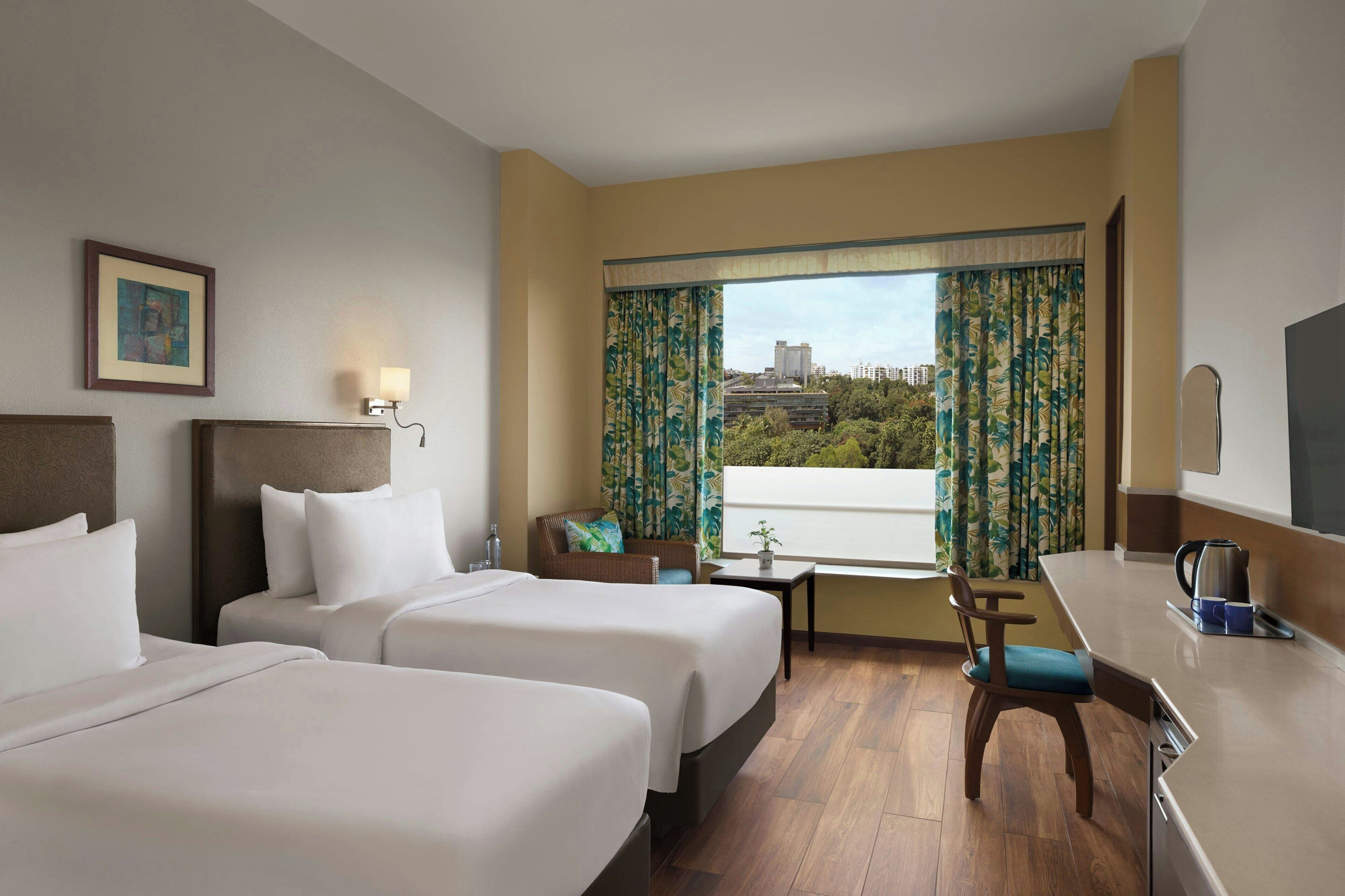 尊荣客房, 2 张单人床, 城市景观 | 迷你吧、客房内保险箱、办公桌、熨斗/熨板