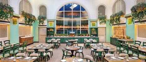 2 restaurants, breakfast served