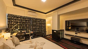 In-room safe, desk, iron/ironing board, free WiFi