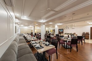 Breakfast, lunch, dinner served; Indian cuisine