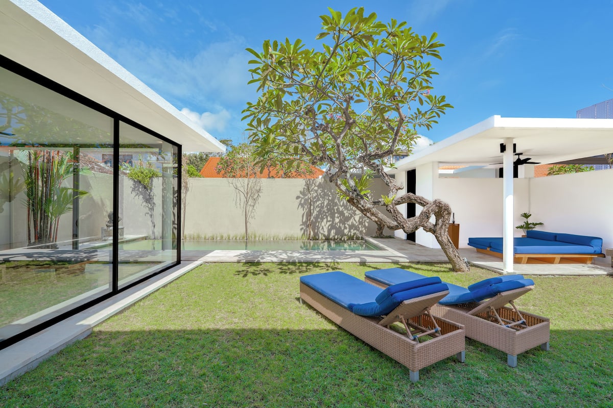 Royal Villa, 1 Bedroom, Private Pool | Premium bedding, minibar, in-room safe, desk