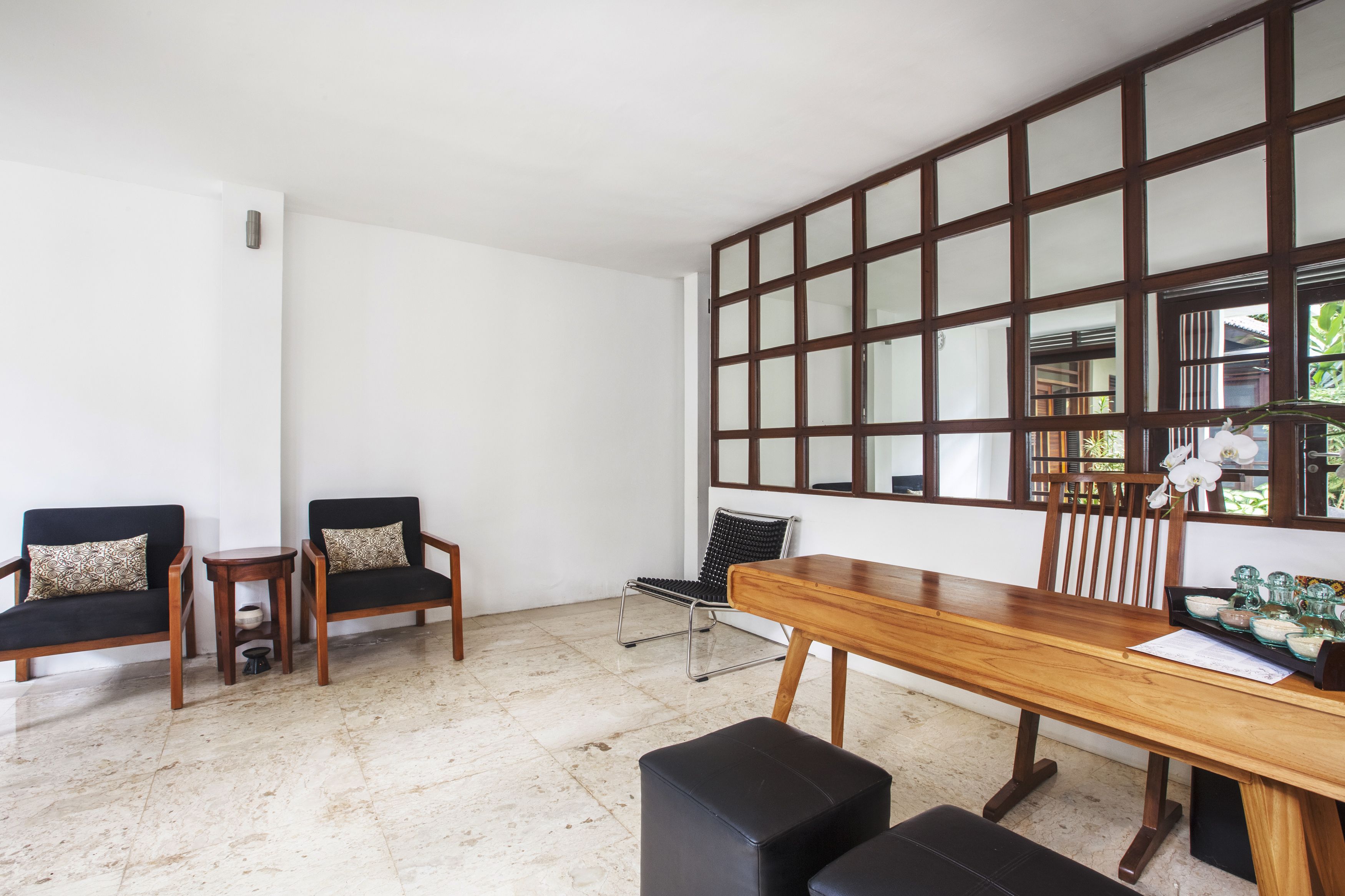 couples treatment room(s), hot tub, body treatments, aromatherapy