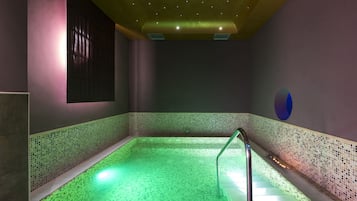 Espace de soins pour les couples, sauna, bain Ă remous, hammam, hammam