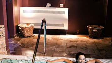Couples treatment room(s), sauna, hot tub, steam room