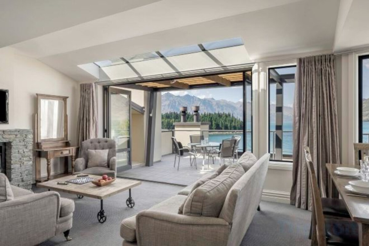 4 Bedroom Lakeview Apartment