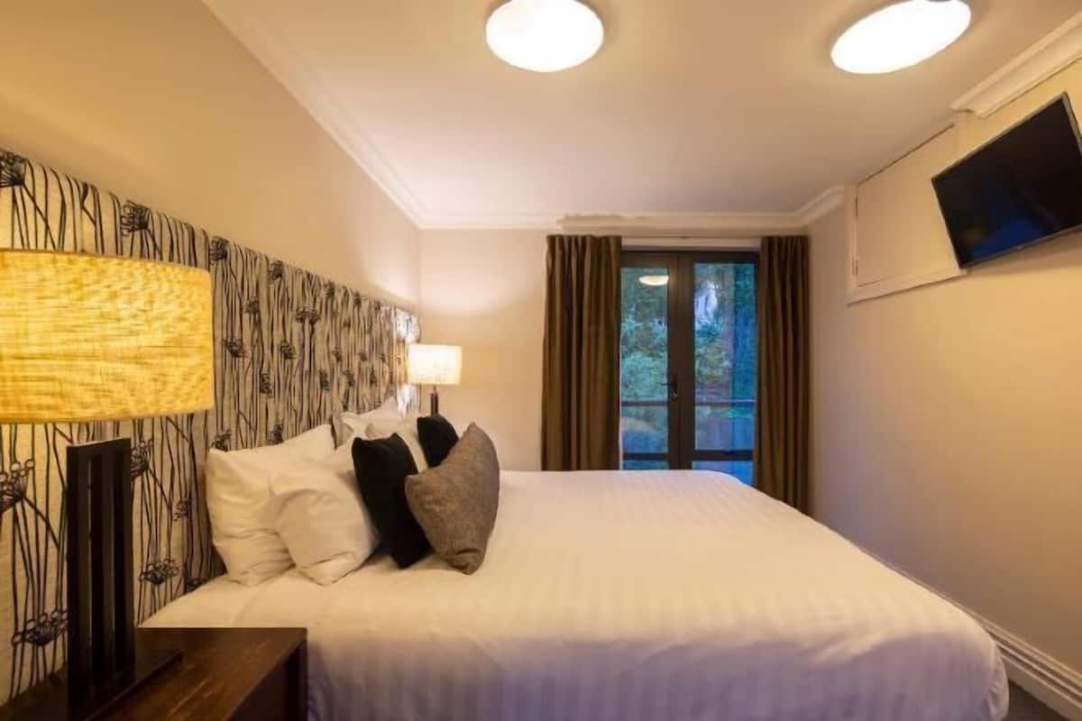 Sängtillbehör av högsta kvalitet, skrivbord och arbetsyta för laptop