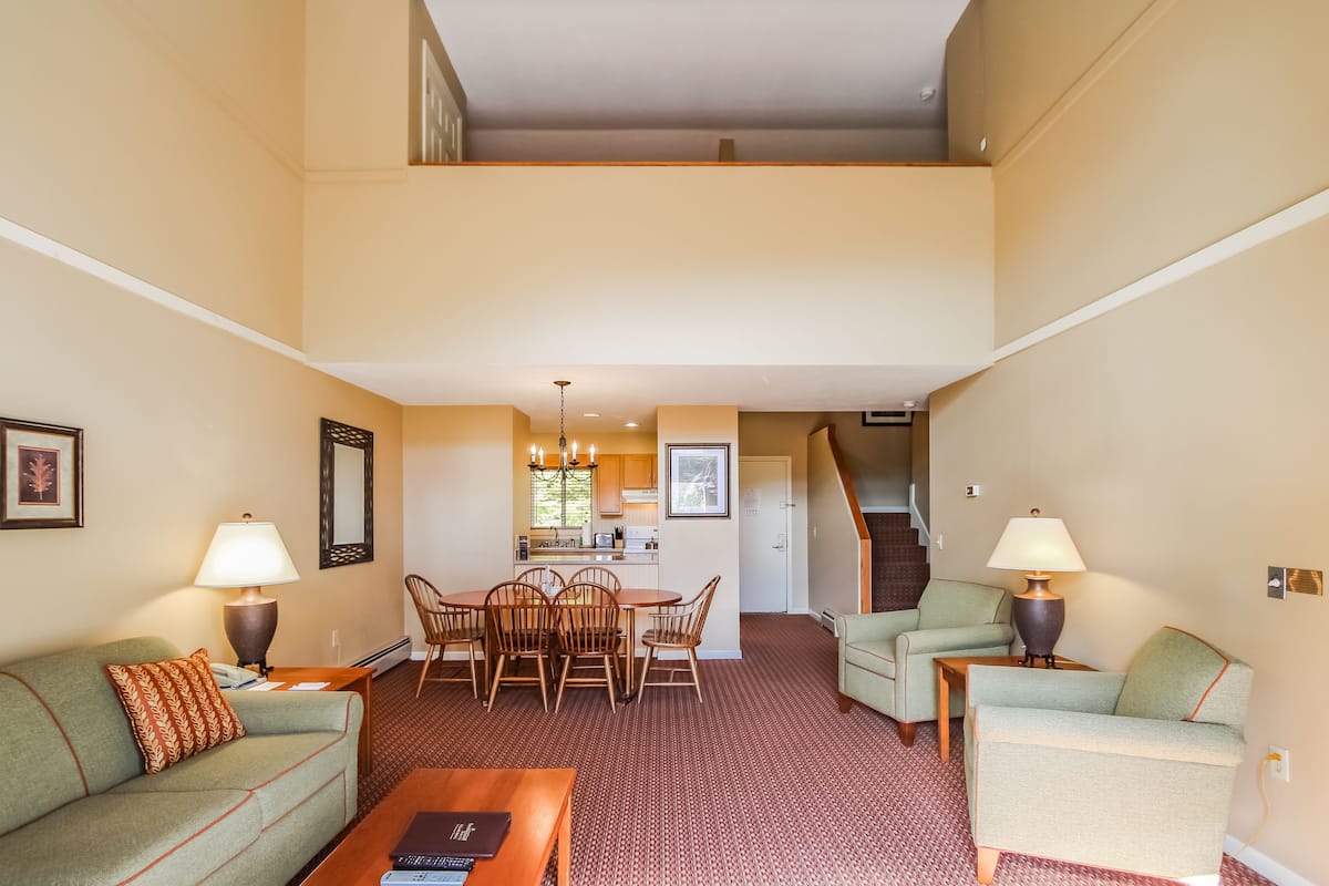 Loft, 2 Bedrooms | Living room | Flat-screen TV, fireplace, DVD player
