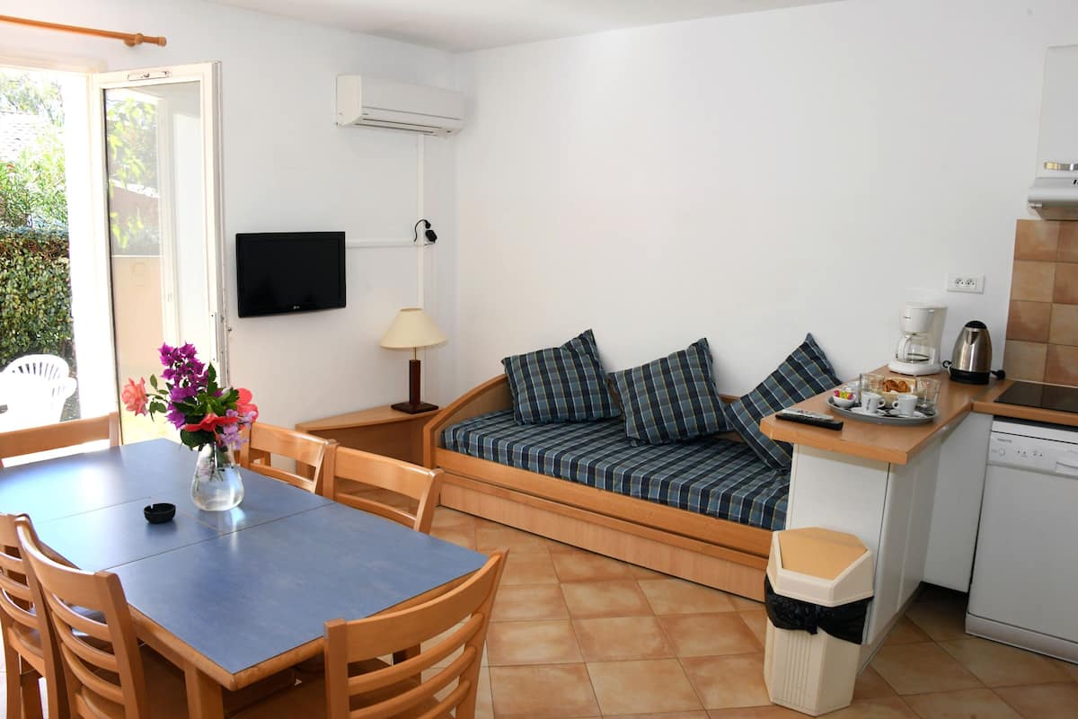 Apartment, 2 Bedrooms | Living area | 32-inch TV with digital channels