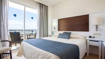 Single Room, Balcony | Minibar, in-room safe, desk, blackout curtains