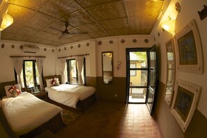 Phòng Deluxe | Bộ đồ giường cao cấp, chăn bông, trang trí khác biệt