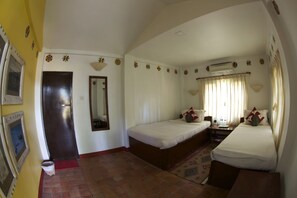 Phòng Deluxe | Bộ đồ giường cao cấp, chăn bông, trang trí khác biệt