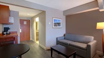 Kamar, 2 Tempat Tidur Queen, Bebas Asap Rokok (With Sofa Bed) | Meja kerja, tirai kedap cahaya, setrika/meja setrika, dan Wi-Fi gratis