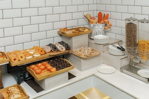 Desayuno buffet todos los días (con cargo)