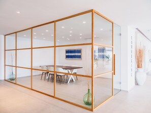 Coin salon dans le hall