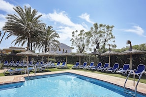 2 outdoor pools, pool umbrellas, sun loungers