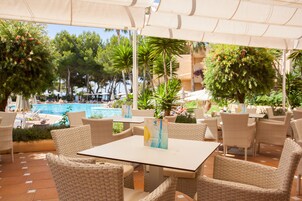 Poolside bar