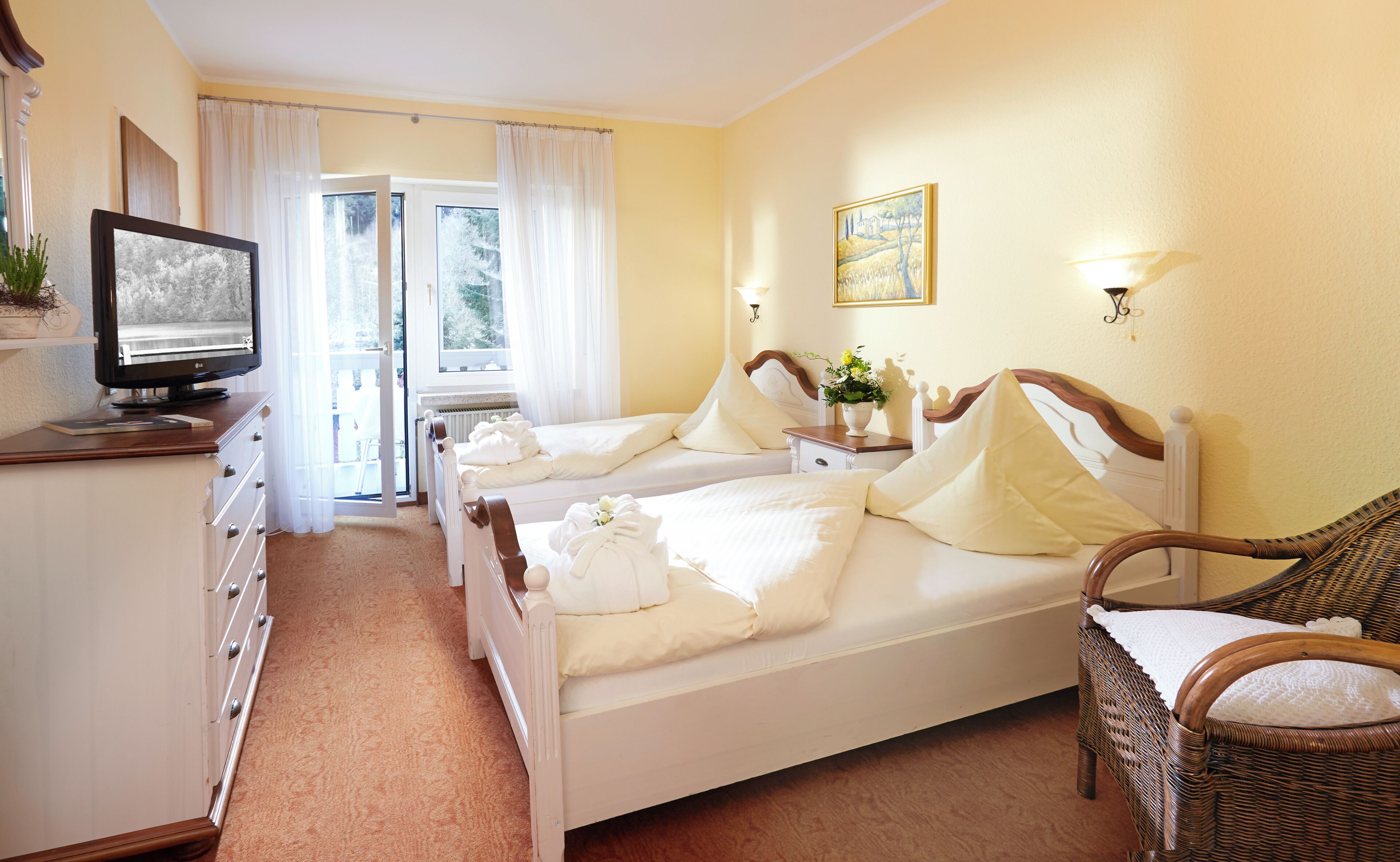Basic Double Room | Minibar, in-room safe, desk, blackout drapes