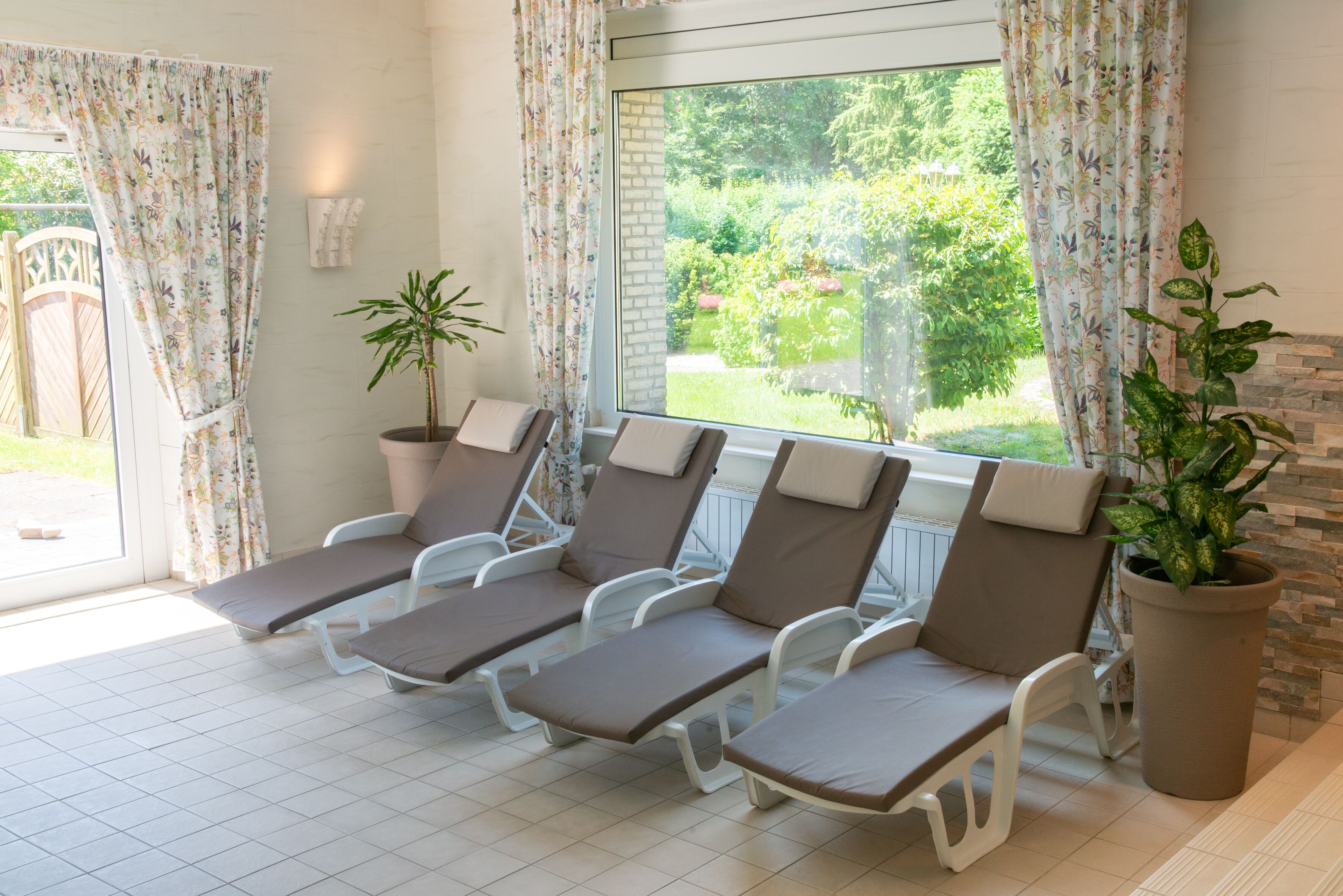 indoor pool, pool loungers