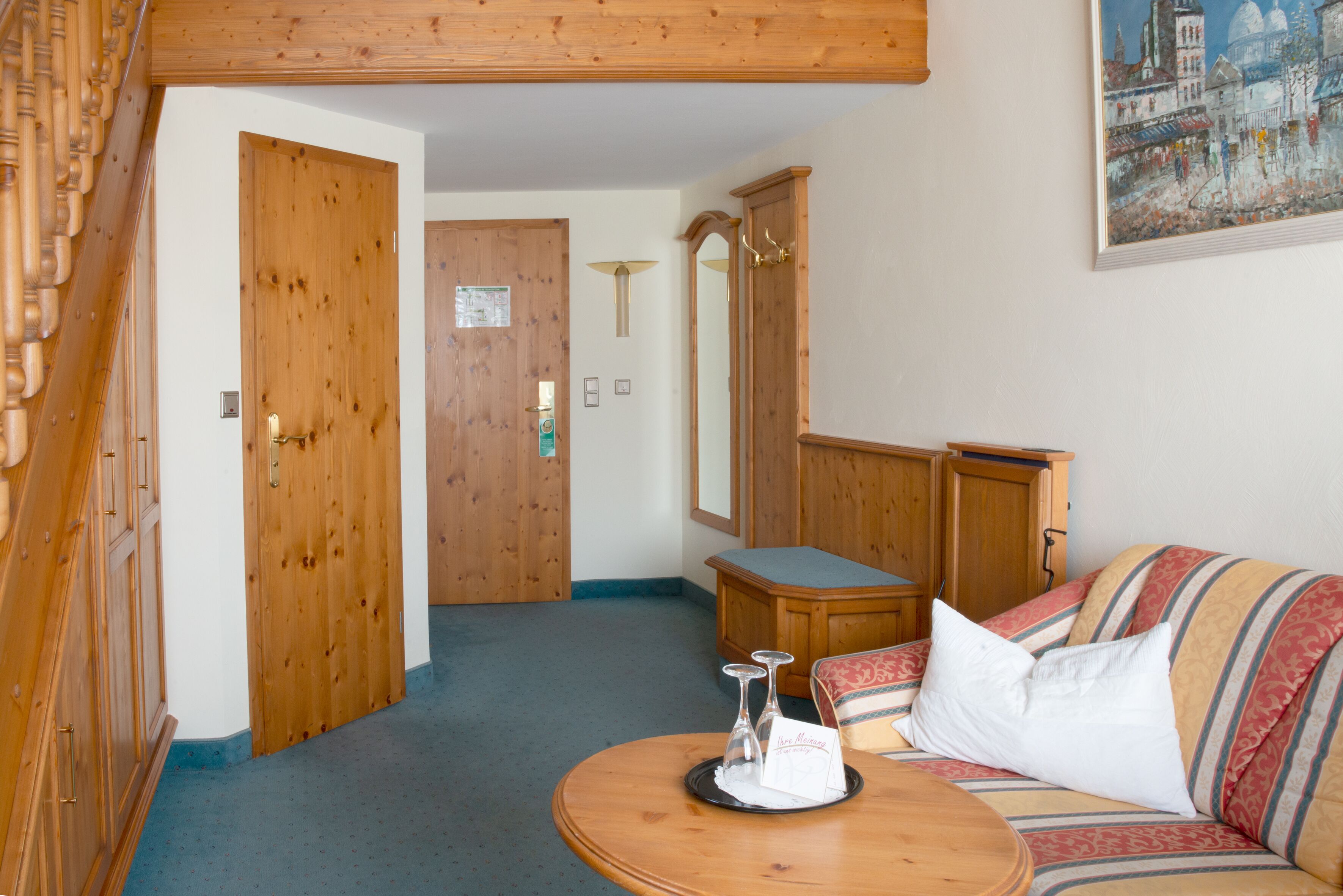 junior room | living area | tv