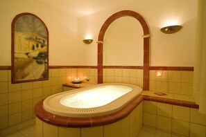 Deep-soaking bathtub