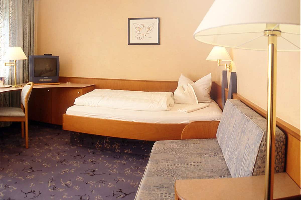 Standard Single Room, 1 Twin Bed | Desk, cribs/infant beds