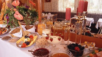 Tägliches Frühstücksbuffet gegen Gebühr