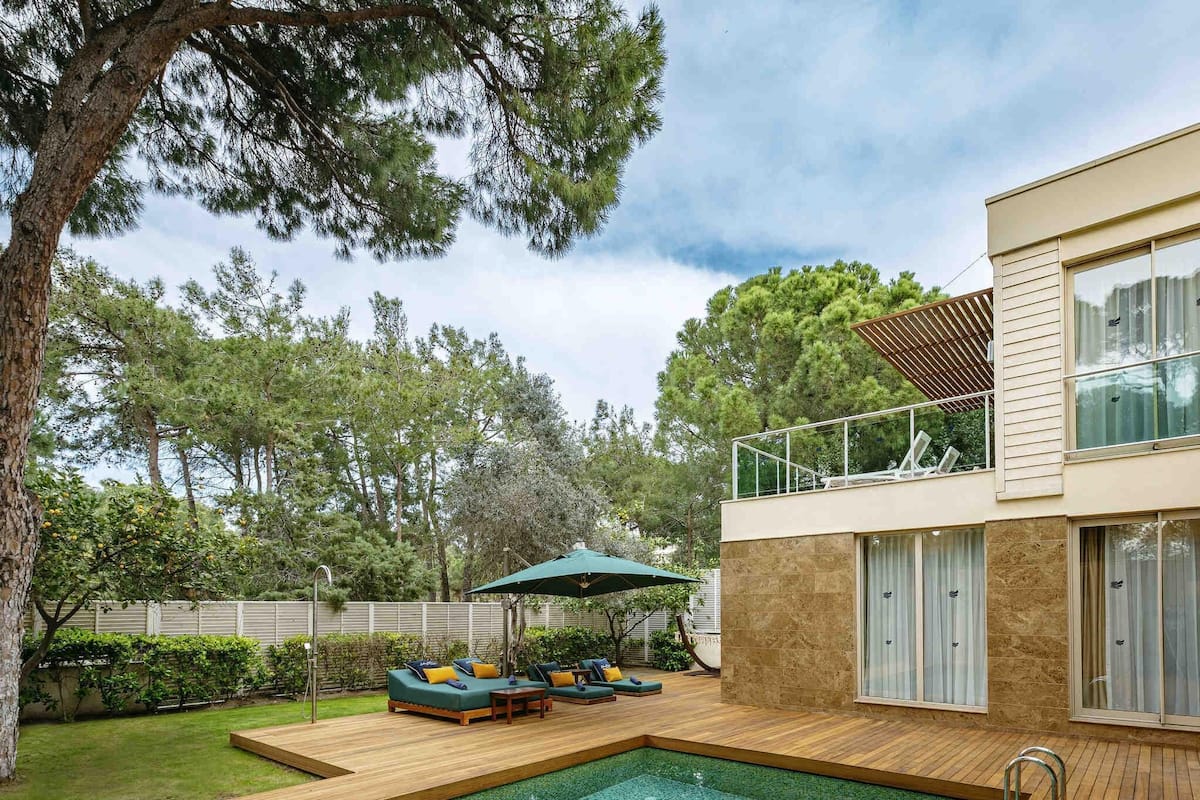 Villa, 1 King Bed (Privé) | Premium bedding, minibar, in-room safe, desk