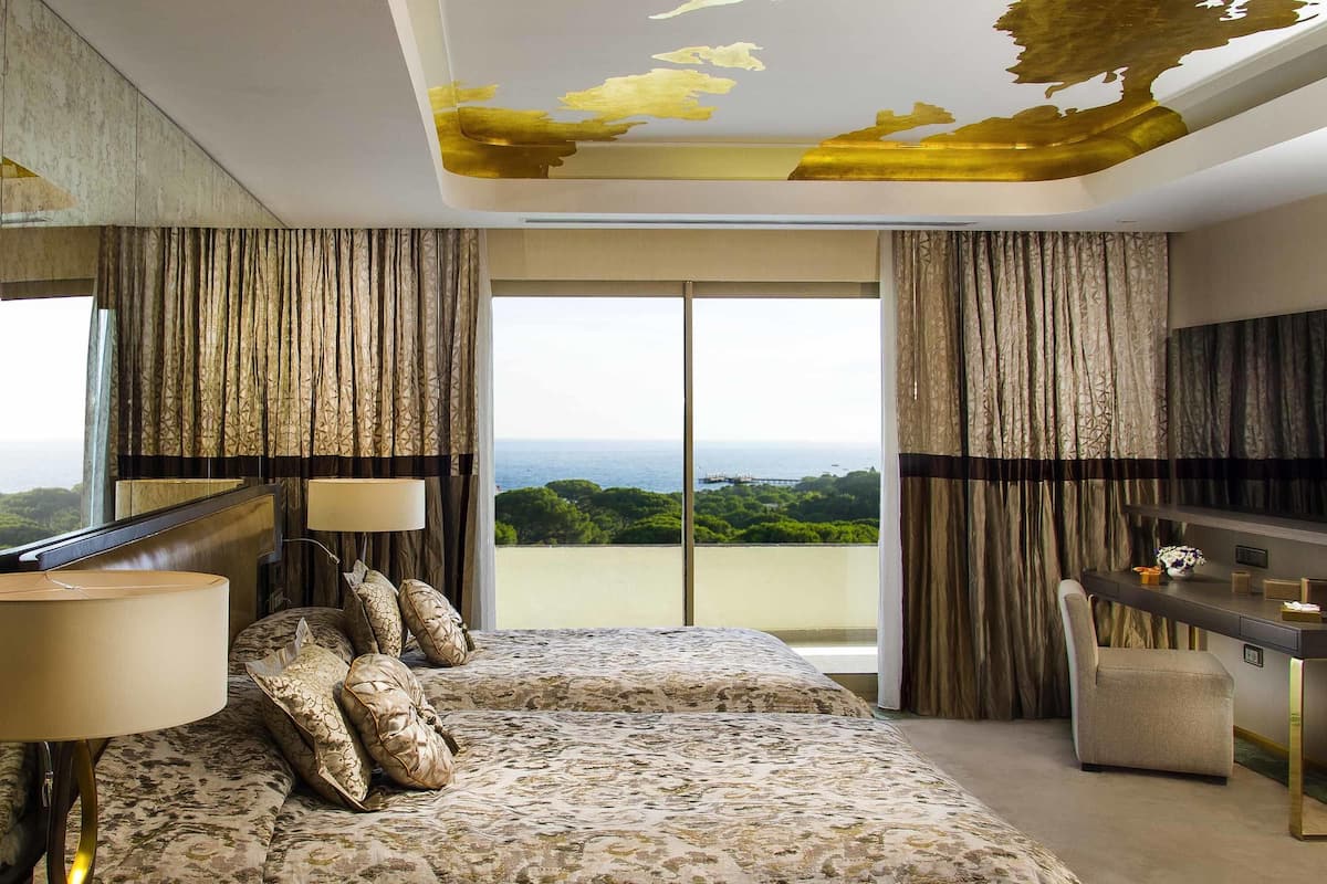 Premium Suite, Multiple Beds (Royal) | 1 bedroom, premium bedding, minibar, in-room safe