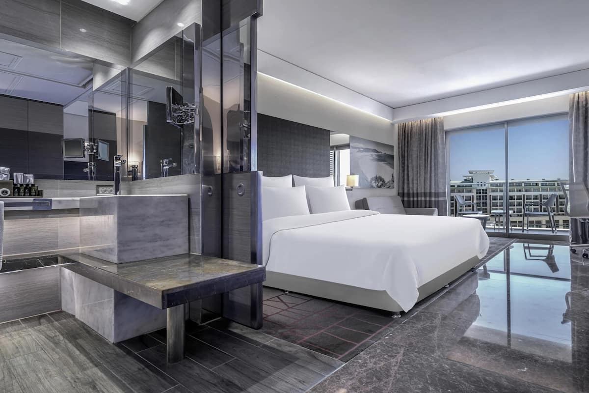 1 bedroom, premium bedding, minibar, in-room safe