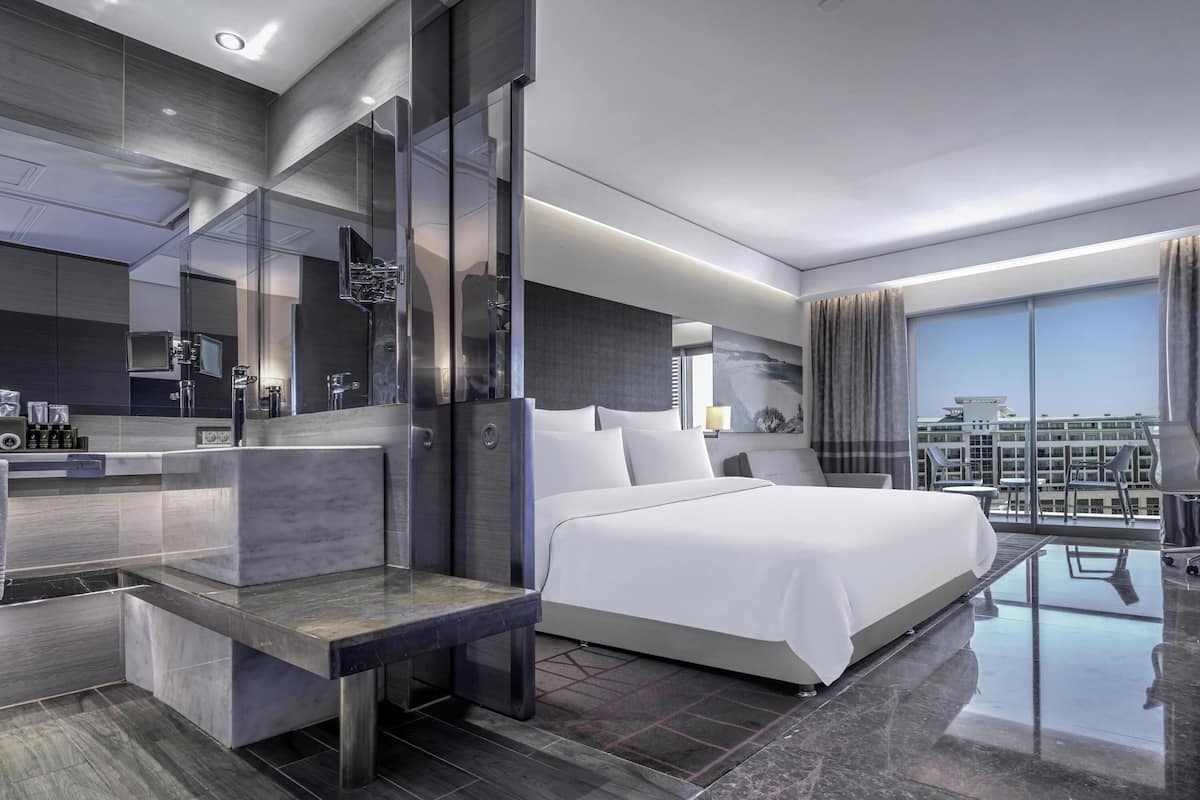 1 bedroom, premium bedding, minibar, in-room safe